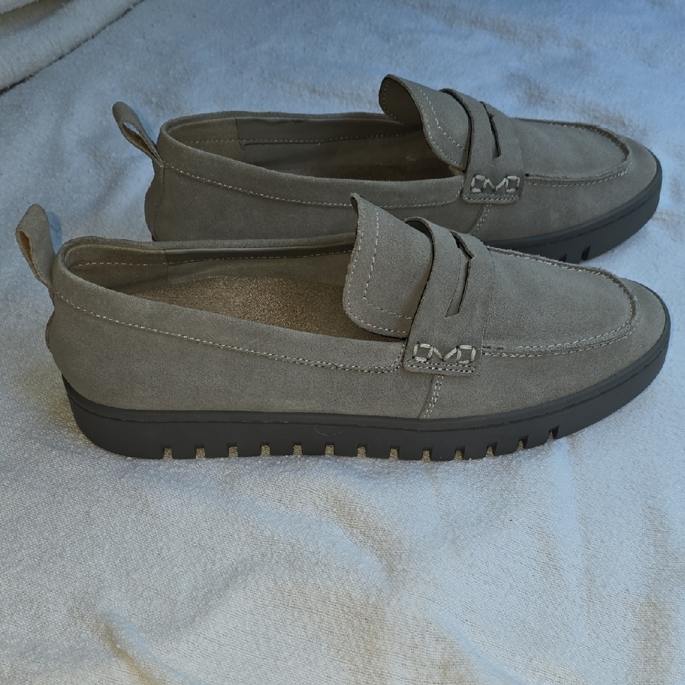 Vionic Women's Suede Slip-On Loafers in Light Gray 9.5 - Picture 3 of 9